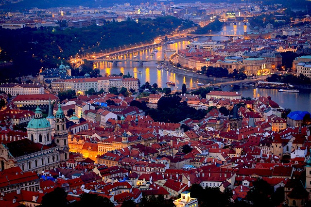 prague-by-night-689897_640